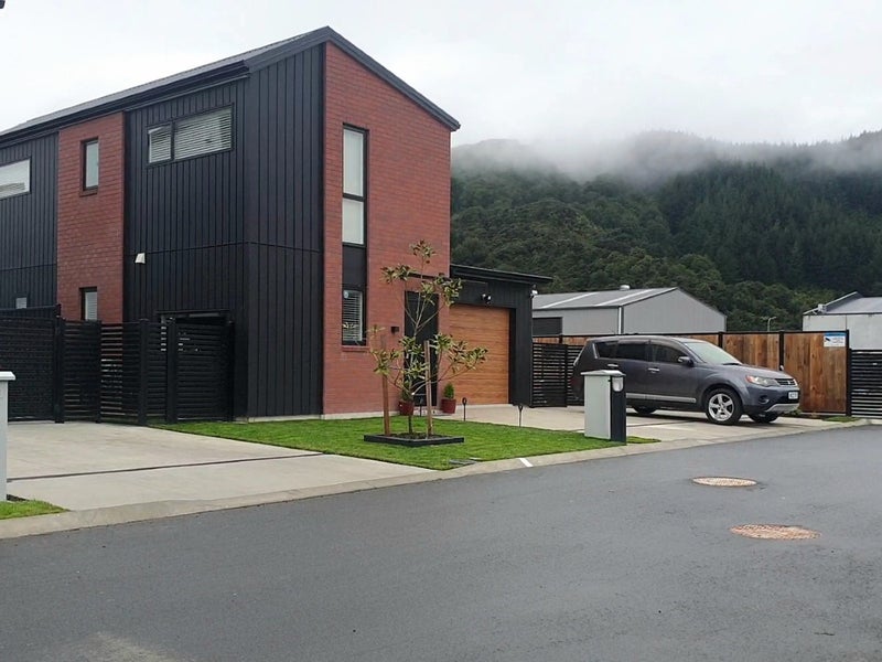 7 Kindergarten Lane, Wallaceville, Upper Hutt - Carousel 1