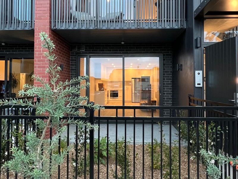 7D Hinaki Street, Point England, Auckland - Carousel 1