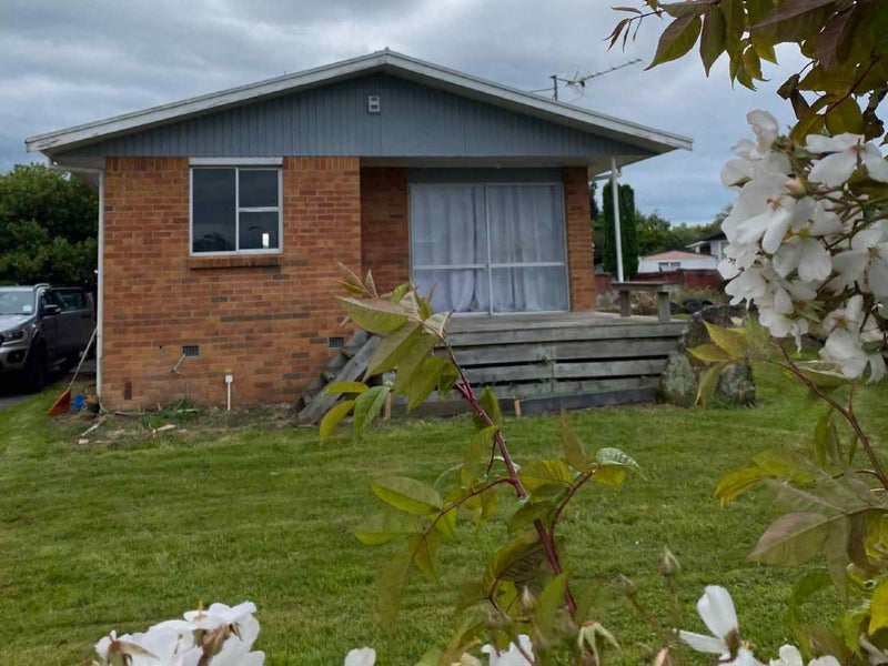 12 Marion Place, Deanwell, Hamilton - Carousel 1