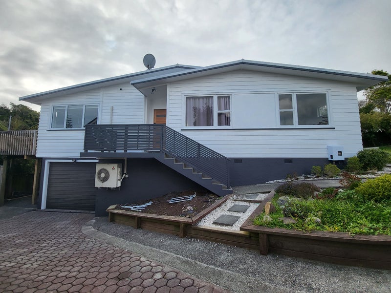 209 Dowse Drive, Maungaraki, Lower Hutt - Carousel 1