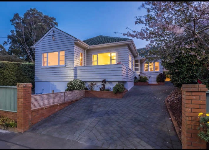 6 Station Road, Khandallah, Wellington - Carousel 1