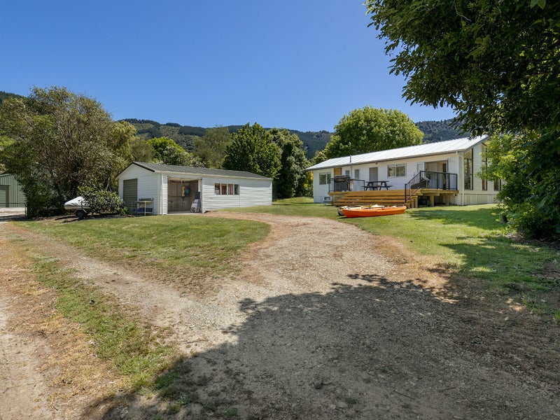 5A LADY COBHAM GROVE, Anakiwa, Linkwater - Carousel 1