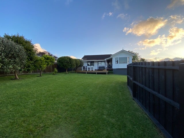 83 Sunnyside Road, Sunnyvale, Auckland - Carousel 1