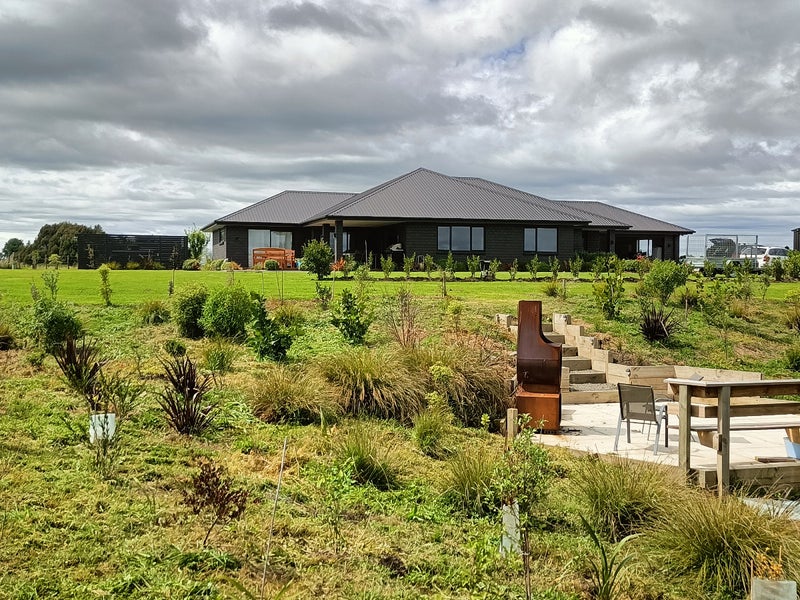 52 View Road, Halcombe, Feilding - Carousel 1