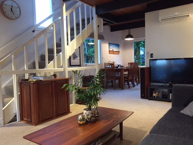 12/10 Pitarua Street, Thorndon, Wellington - Carousel 1