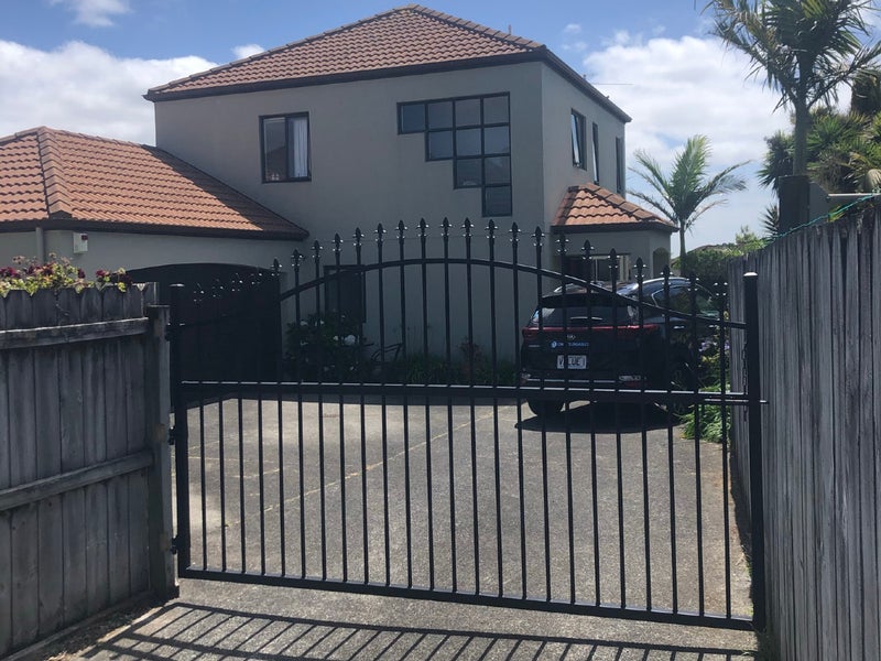 2A Nephin Place, East Tamaki Heights, Auckland - Carousel 1