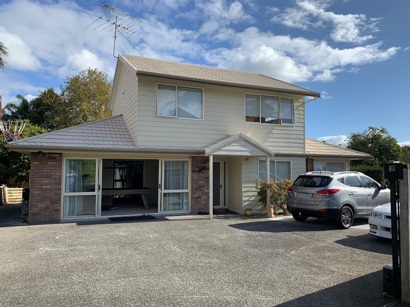 2/16 Woodview Rise, Botany Downs, Auckland - Carousel 1