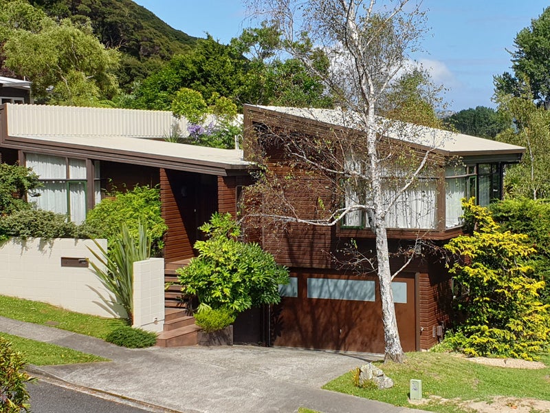 12 Volkner Grove, Waterloo, Lower Hutt - Carousel 1