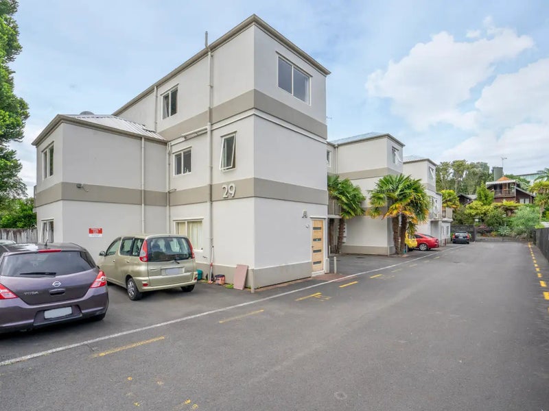 29C Opoia Road, Hamilton East, Hamilton - Carousel 1