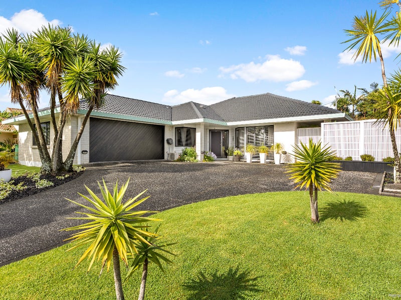 20 Pajaro Place, Golflands, Auckland - Carousel 1
