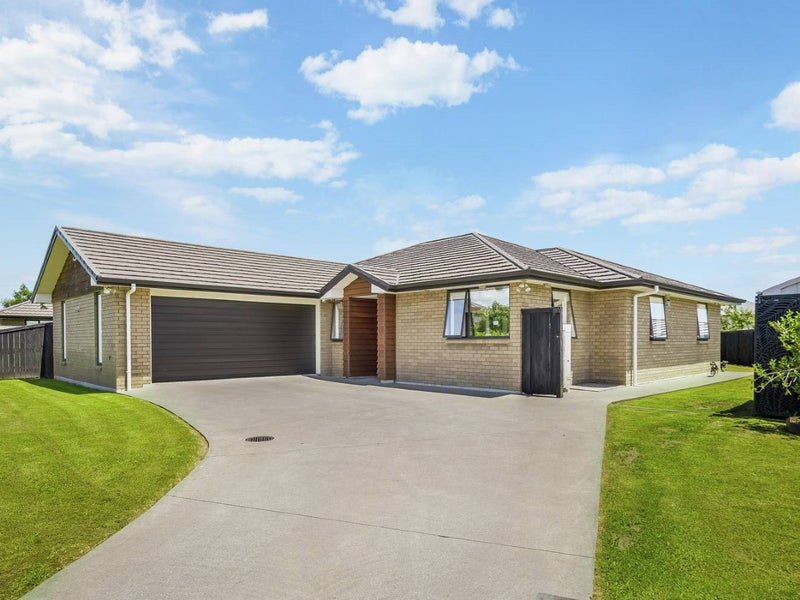 8 Remana Crescent, Huapai, Kumeu - Carousel 1