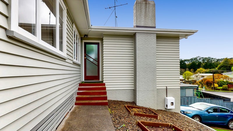 16 Kenmore Street, Westown, New Plymouth - Carousel 1