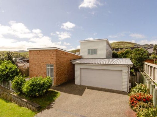 21 Cedarwood Street, Woodridge, Wellington - Carousel 1