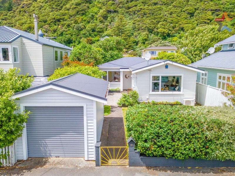 59 Oroua Street, Eastbourne, Lower Hutt - Carousel 1