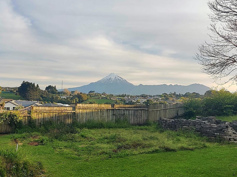 3B Ballantrae Place, Highlands Park, New Plymouth - Carousel 1