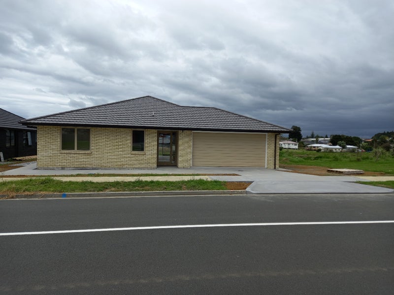 36 Lake Drive, Tikipunga, Whangarei - Carousel 1