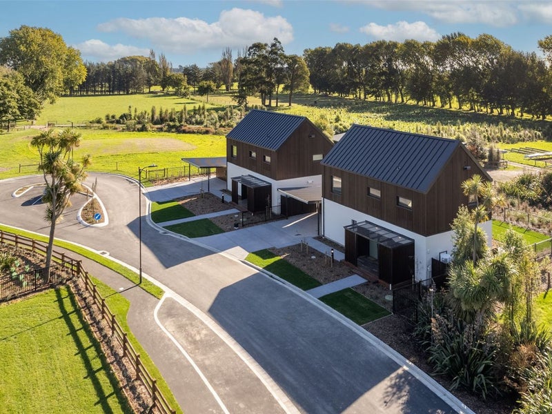 8 Bushland Place, Westmorland, Christchurch - Carousel 1