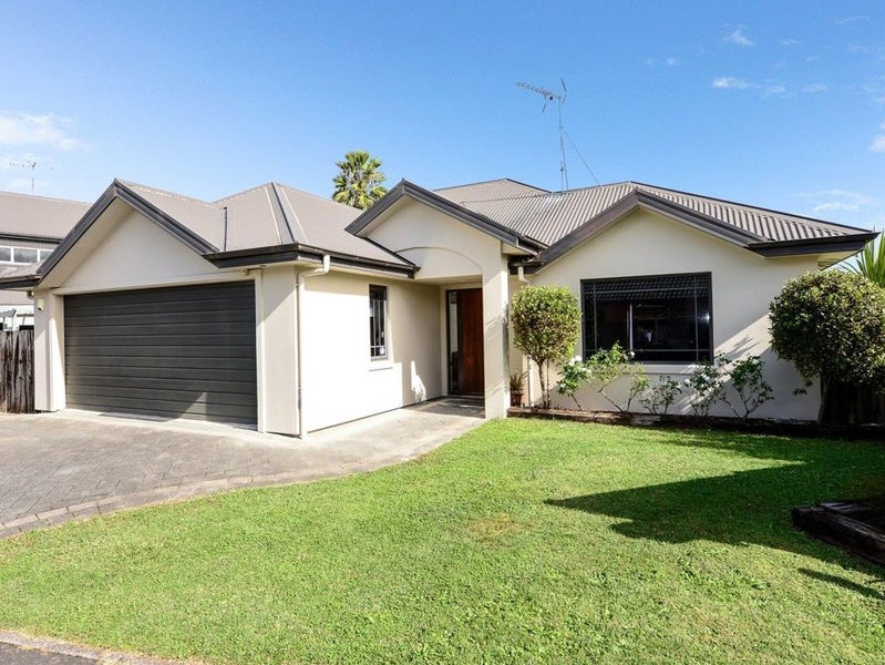 7 Roderick Place, Rototuna, Hamilton - Carousel 1