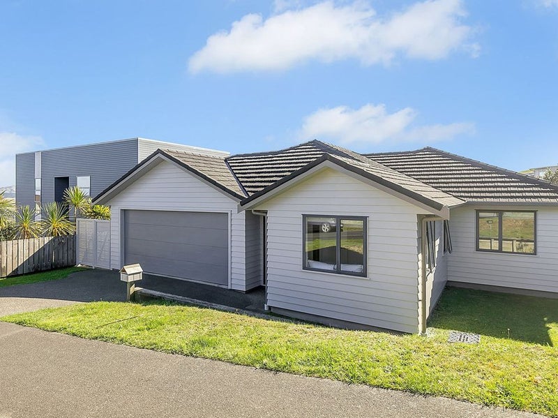 37 Cedarwood Street, Woodridge, Wellington - Carousel 1