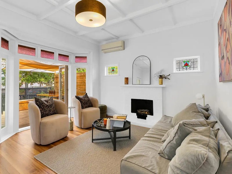 16 Walmer Road, Point Chevalier, Auckland - Carousel 1