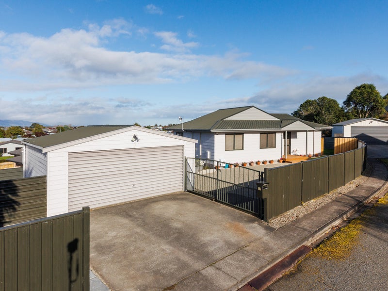 12 Lydia Place, Kelvin Grove, Palmerston North - Carousel 1