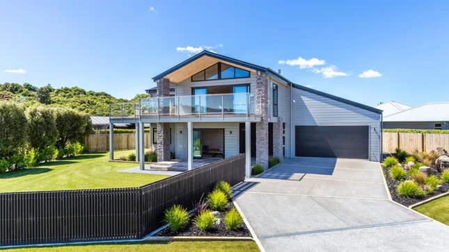 4 Grand Vista Lane, Kinloch, Taupō - Carousel 1