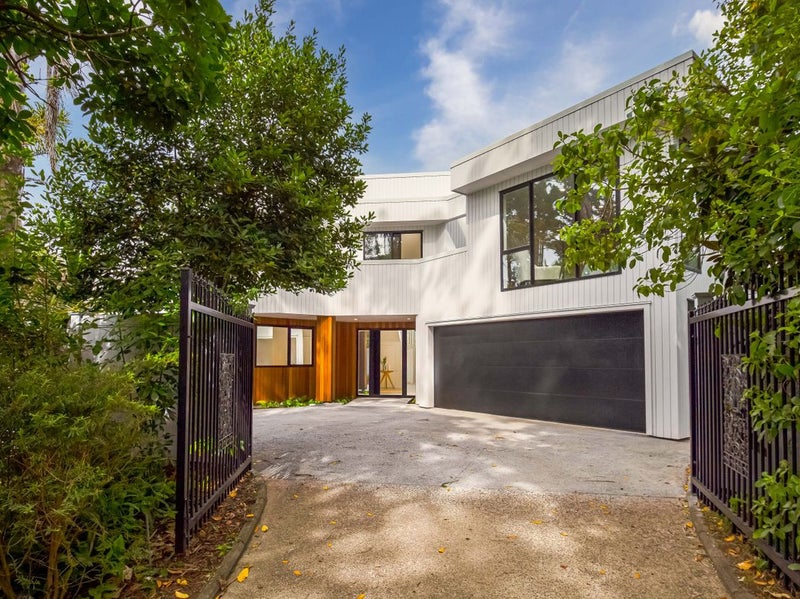29 Otitori Road, TITIRANGI, AUCKLAND - Carousel 1