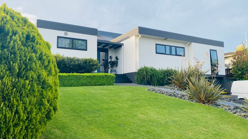 11 Garden Heights Avenue, Glenview, Hamilton - Carousel 1