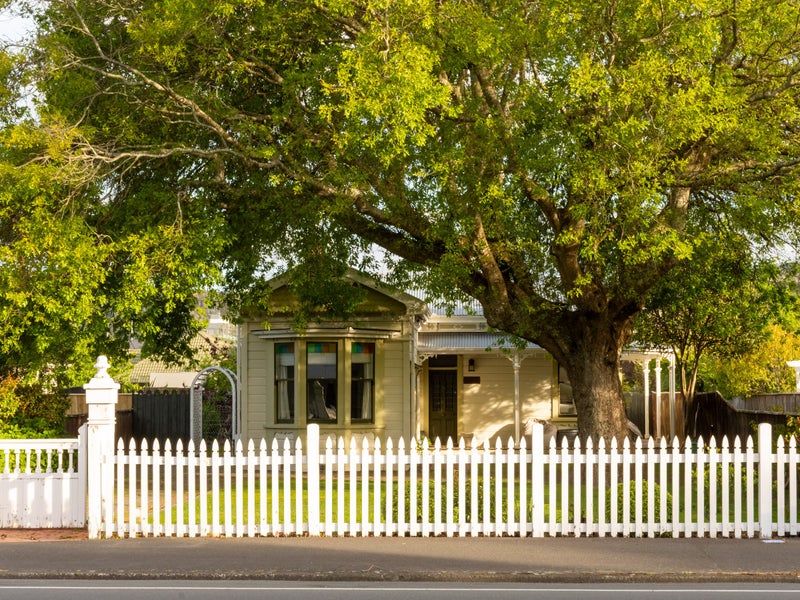 366 Fergusson Drive, Heretaunga, Upper Hutt - Carousel 1