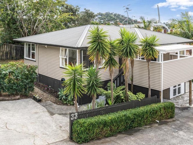 33 Whittle Place, New Windsor, Auckland - Carousel 1