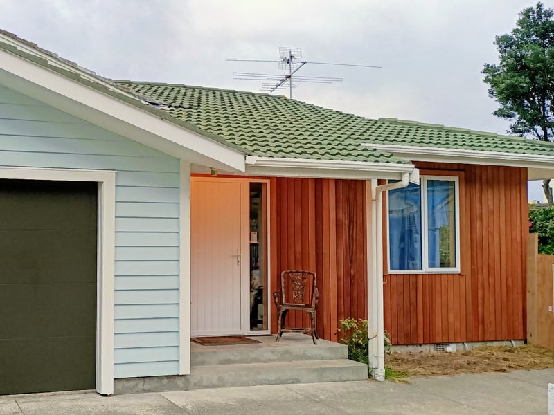 10 Pukatea Street, Eastbourne, Lower Hutt - Carousel 1