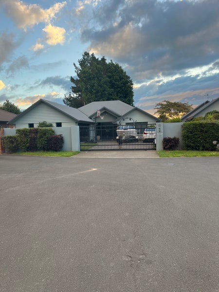 9 Rembrandt Terrace, Huntington, Hamilton - Carousel 1
