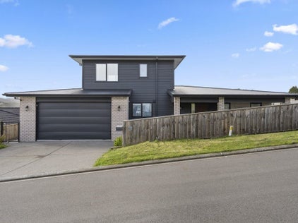 18 Topsail Way, Whitby, Porirua - Carousel 1