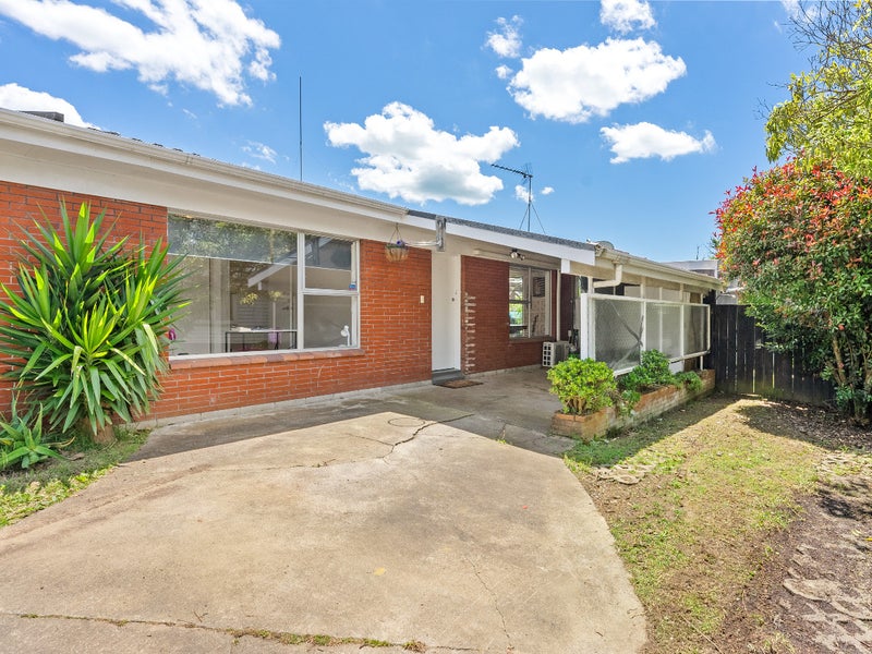 74B Felton Mathew Avenue, Saint Johns, Auckland - Carousel 1