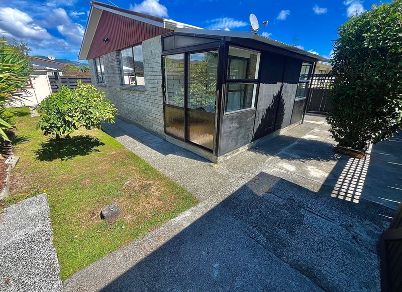 9B KANSAS GR, Totara Park, Upper Hutt - Carousel 1