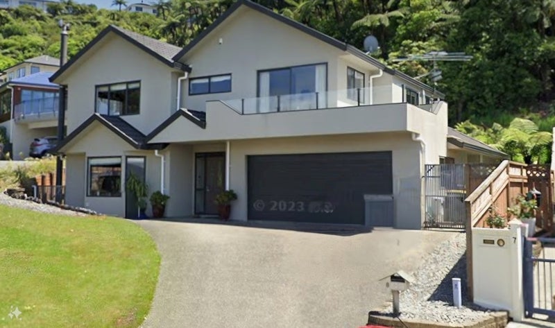 8 Fernridge Way, Tirohanga, Lower Hutt - Carousel 1