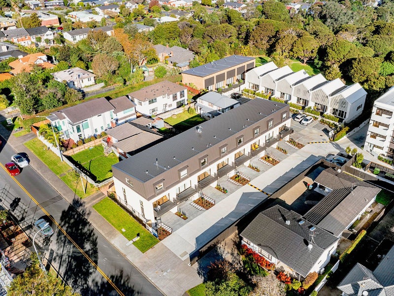 10/245 Kepa Road, Mission Bay, Auckland - Carousel 1