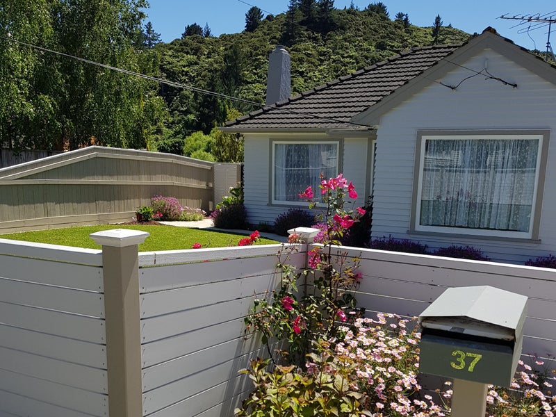 37 Poole Crescent, Wainuiomata, Lower Hutt - Carousel 1