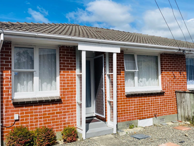 2/13 Sutherland Avenue, Silverstream, Upper Hutt - Carousel 1