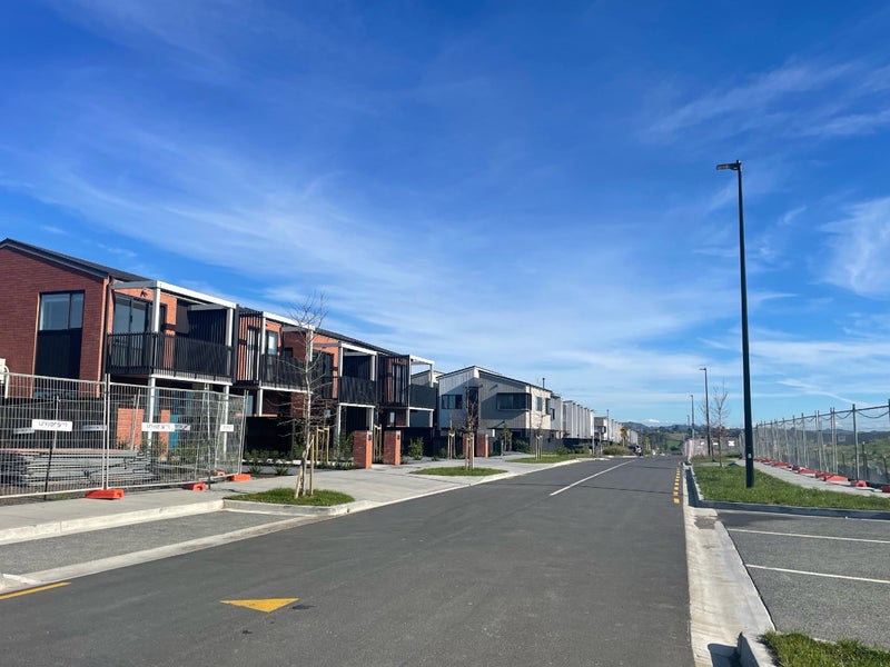 5 Hiwi Rakau Rise, Westgate, Auckland - Carousel 1