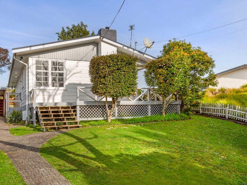 7 Wanaka Place, Glenview, Hamilton - Carousel 1