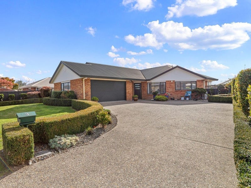 3 Bouverie Crescent, Flagstaff, Hamilton - Carousel 1