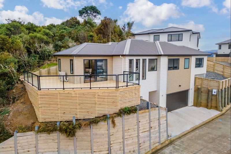 14 Poto Road, Normandale, Lower Hutt - Carousel 1