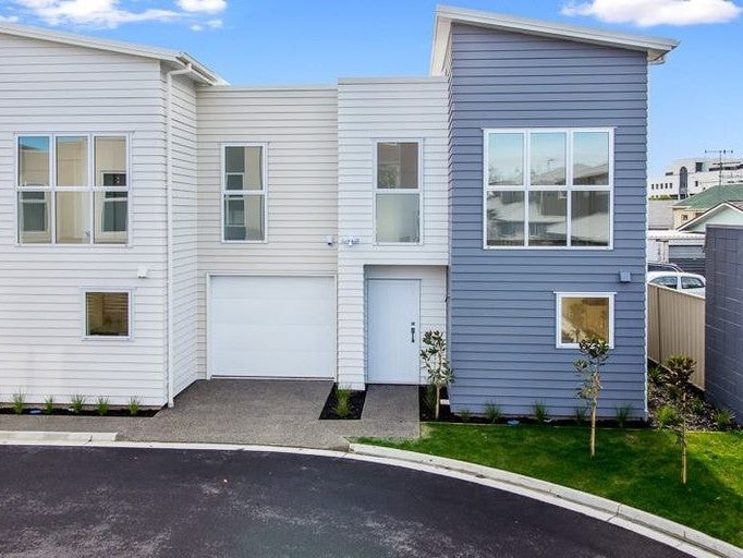 11/10 Palmerston Street, Hamilton Central, Hamilton - Carousel 1