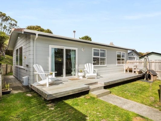 9 Gaff Place, Whitby, Porirua - Carousel 1