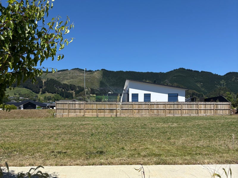 25 Greenway Crescent, Hope, Richmond - Carousel 1