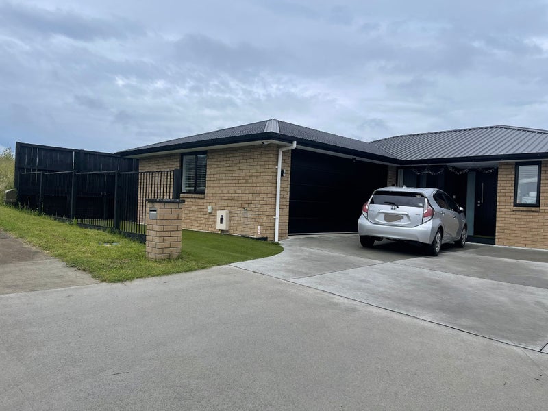 32 Te Tiireke Drive, Glenview, Hamilton - Carousel 1