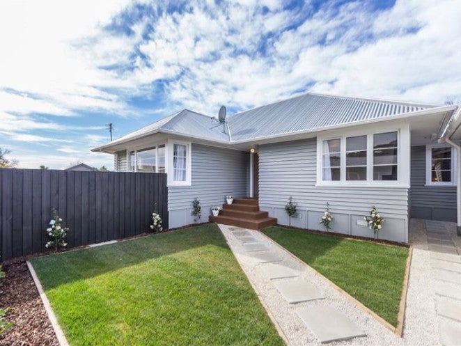 1/7 Leonard Place, Saint Martins, Christchurch - Carousel 1