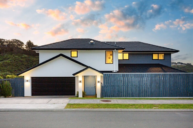 163 Navigation drive, Whitby, Porirua - Carousel 1