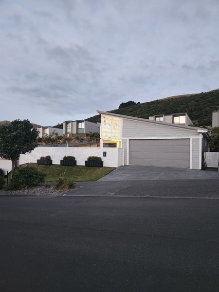 47 Red Beech Avenue, Woodridge, Wellington - Carousel 1